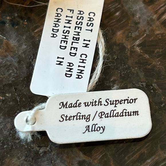 Vibrant Blue and Purple Floral Ring with Ornate Gold Setting - Picture 3 of 5